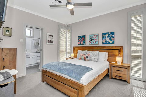 Relaxing Getaway Steps From Grange Beach - Accommodation Sunshine Coast 3
