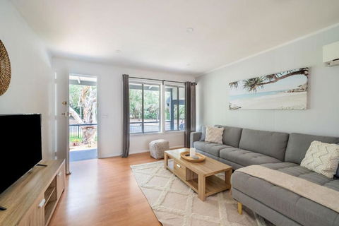 Renovated Beach Home Relax Unwind - Accommodation Sunshine Coast 3
