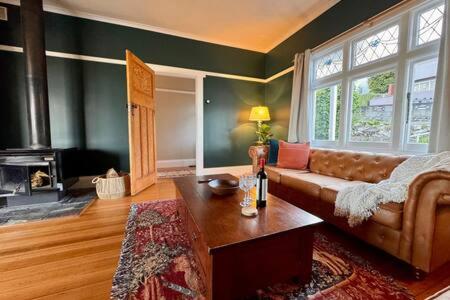 Renovated Cottage Near Cataract Gorge Launceston - Accommodation Sunshine Coast 0