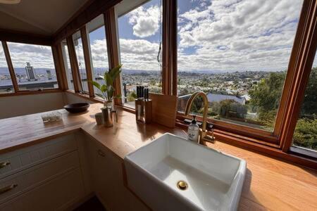 Renovated Cottage Near Cataract Gorge Launceston - Accommodation Sunshine Coast 2