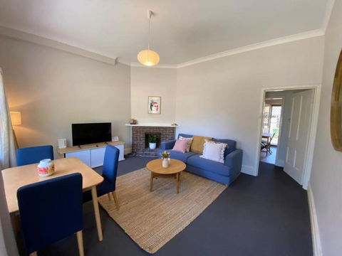 Retro Apt 6 Mins To Victoria Quay - Accommodation Sunshine Coast 0