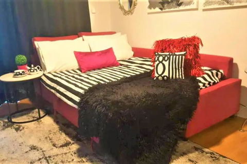 Retro Chic Vibes, Tropical Pool & Prime Location - Accommodation Sunshine Coast 1