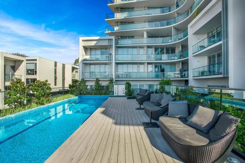 Retro Modern With Pool Near Westfield Doncaster - Accommodation Sunshine Coast 3