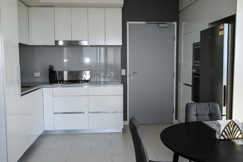 River View Apartment In Brisbane With Parking - Accommodation Sunshine Coast 3
