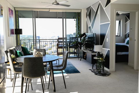 River View Apartment In Brisbane With Parking - Accommodation Sunshine Coast 1