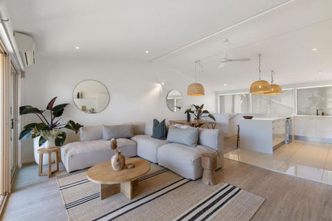 Riverfront Luxury, Poolside, Near Hastings - Accommodation Sunshine Coast 1