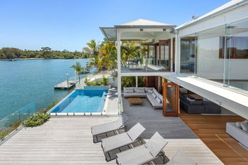 Riverside Elegance On Noosa Parade with Accommodation Sunshine Coast