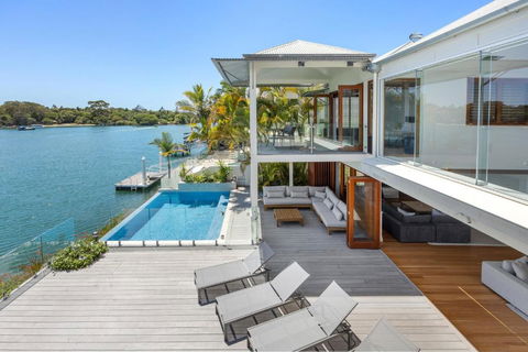 Riverside Elegance On Noosa Parade - Accommodation Sunshine Coast 0
