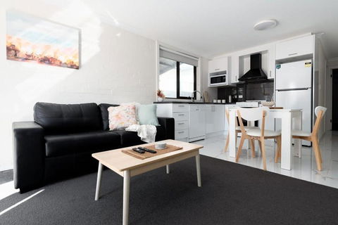 Riverside Gem With Parking And WiFi - Accommodation Sunshine Coast 0