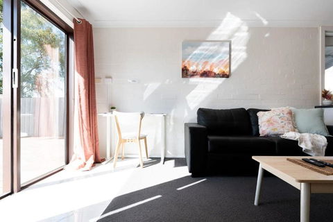 Riverside Gem With Parking And WiFi - Accommodation Sunshine Coast 1