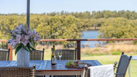 Riverside Retreat, Coolangatta, Near Seven Mile Beach - Accommodation Sunshine Coast 2