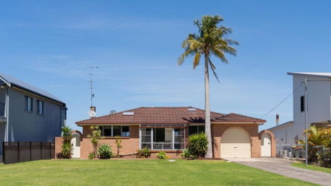 Riverside Retreat, Coolangatta, Near Seven Mile Beach - Accommodation Sunshine Coast 3