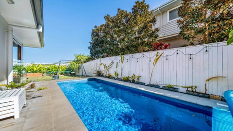 Riviera - Pool & Quick Walk To Centre - Accommodation Sunshine Coast 1