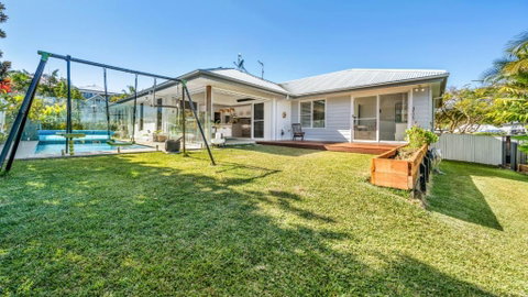 Riviera - Pool & Quick Walk To Centre - Accommodation Sunshine Coast 0