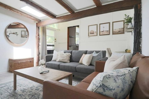 Rustic Chic 200 Metres From CBD - Accommodation Sunshine Coast 0