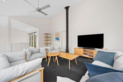 Roadknight Ocean Road View 236 - Accommodation Sunshine Coast 0