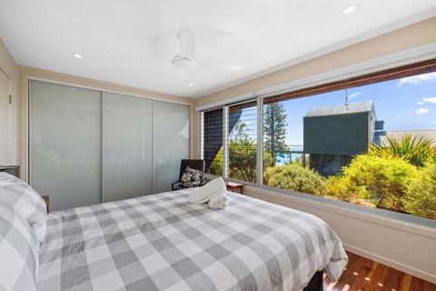 Rock Ledge - Accommodation Sunshine Coast 3