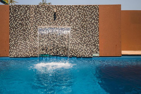 Rocky Resort Motor Inn - Accommodation Sunshine Coast 3