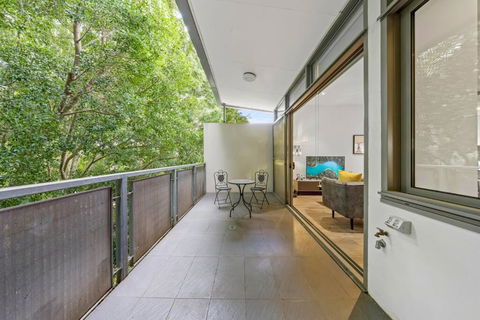 Rooftop 2 Bed Apt With Terrace At Newtown - Accommodation Sunshine Coast 3