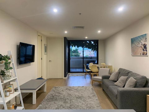 Rooftop Infinity Pool - St Kilda Luxury - Accommodation Sunshine Coast 2