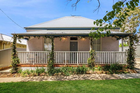 RoseBerne Cottage - Accommodation Sunshine Coast 0