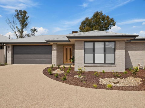 Rosella Retreat - Accommodation Sunshine Coast 0