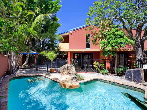 Ross Cres Spacious Private Beach House - Accommodation Sunshine Coast 0