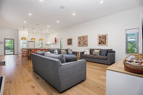 Russell Street Retreat - Accommodation Sunshine Coast 0