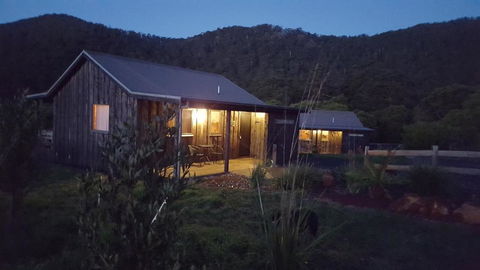 Rustic Hut Bush Retreat - Accommodation Sunshine Coast 1