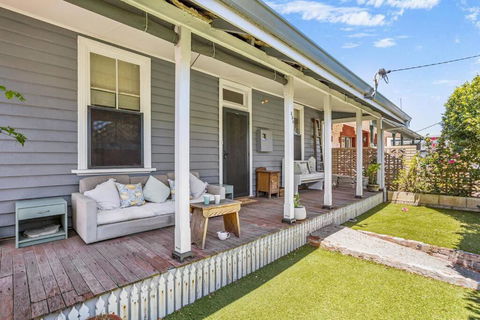 Saltbush Cottage In Fabulous South Fremantle - Accommodation Sunshine Coast 0
