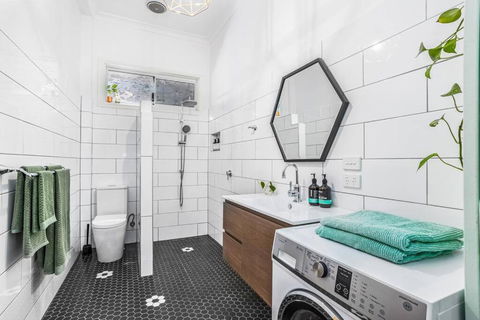 Saltbush Cottage In Fabulous South Fremantle - Accommodation Sunshine Coast 3