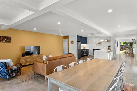 Salty Crab Bungalow - Accommodation Sunshine Coast 2