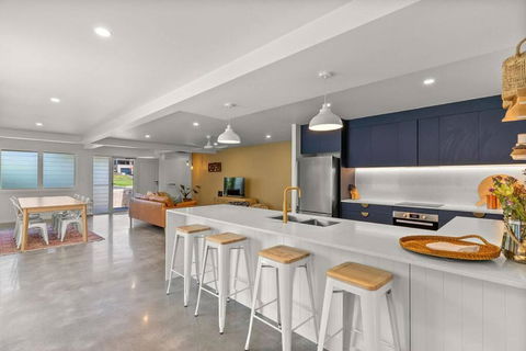 Salty Crab Bungalow - Accommodation Sunshine Coast 0