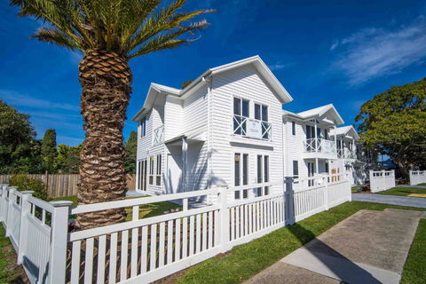 Salty Palms By The Sea - ONE - Accommodation Sunshine Coast 0