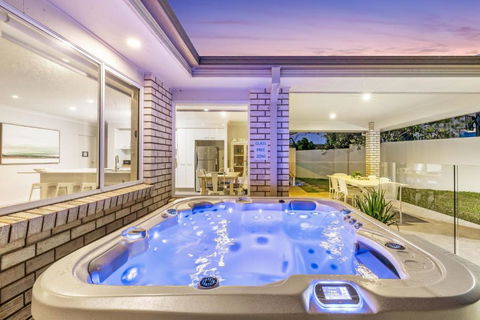 Salty Pause At Bondi House - With Spa And Pet Friendly! - Accommodation Sunshine Coast 1