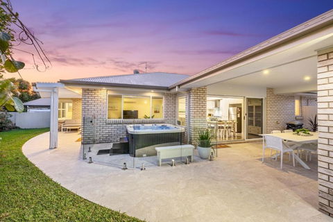Salty Pause At Bondi House - With Spa And Pet Friendly! - Accommodation Sunshine Coast 2