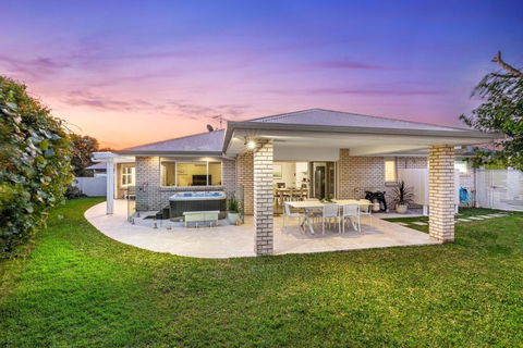 Salty Pause At Bondi House - With Spa And Pet Friendly! - Accommodation Sunshine Coast 3