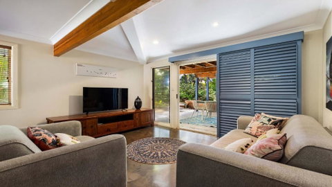 Salty Seaside - Accommodation Sunshine Coast 2