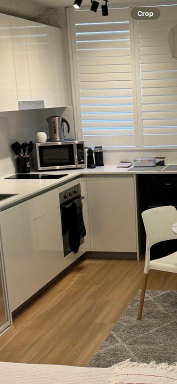 Sam The Central Studio - Accommodation Sunshine Coast 3