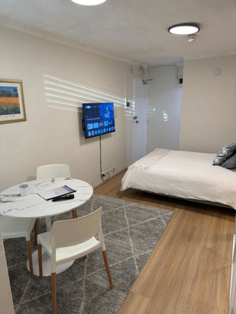 Sam The Central Studio - Accommodation Sunshine Coast 1