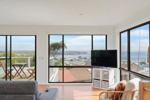 San Remo Panorama By Ready Set Stay - BYO LINEN & TOWELS - Accommodation Sunshine Coast 1