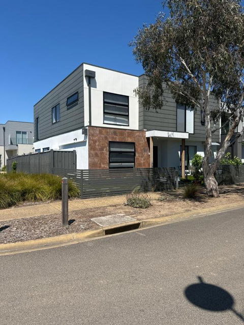 Sanary A Modern Beach Home In Martha Cove - Accommodation Sunshine Coast 0