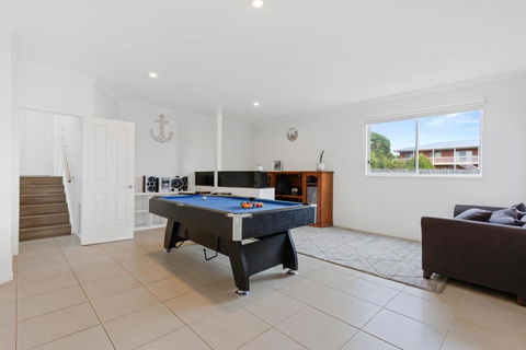 Sanctuary Lodge By Ready Set Stay - BYO LINEN & TOWELS - Accommodation Sunshine Coast 1