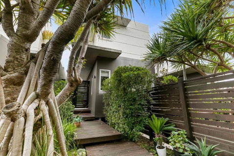 Sanctuary @ Sunshine - Accommodation Sunshine Coast 2
