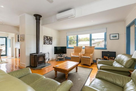 Sand Surf And Sunshine - Accommodation Sunshine Coast 2