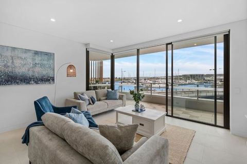 Sailview Escape - A Tranquil Marina Hideaway - Accommodation Sunshine Coast 0