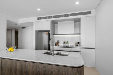 Sailview Escape - A Tranquil Marina Hideaway - Accommodation Sunshine Coast 2