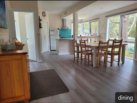 Sanders Beach House - Accommodation Sunshine Coast 3
