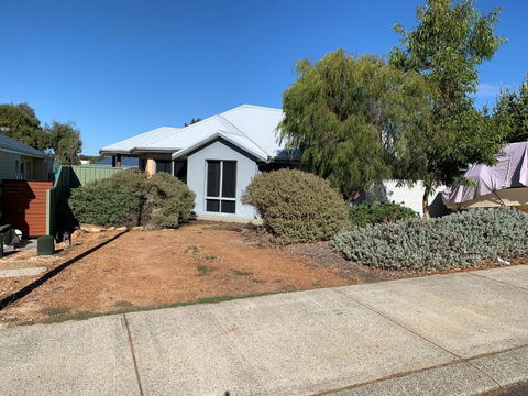 Sandalwood Guest Room - Accommodation Sunshine Coast 0