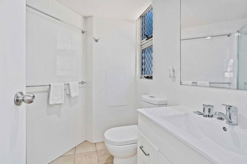 Sandown - Hosted By Burleigh Letting - Accommodation Sunshine Coast 2